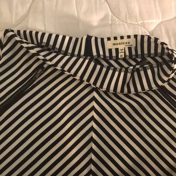 Black and White stripped skirt - Picture 3 of 3